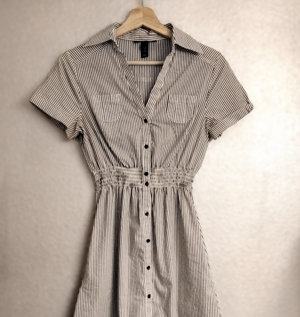 H & M  V Neck Striped, Button Down, Mid Length Dress   Size 6